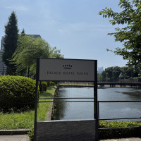 公園側の入り口通路看板