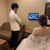 控え室で中の様子が見れた