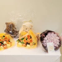 両親贈呈品 最後に出口に飾って頂きました