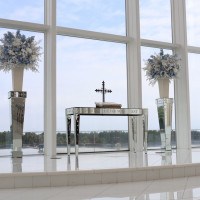 白基調の挙式場