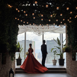 挙式後、披露宴会場に行く前ここでゲストと写真撮影|736922さんのThe 33 Sense of Wedding(ザ・サーティースリー・センス・オブ・ウエディング)の写真(2366445)