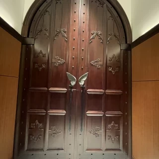 チャペル入口の扉