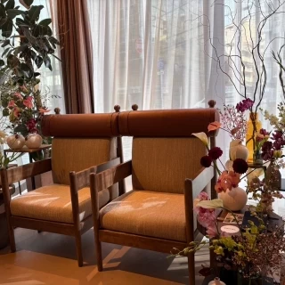 新郎新婦の座る椅子は3つくらいのタイプから選べました。