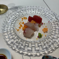 お刺身は鯛とマグロでした。
