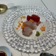お刺身は鯛とマグロでした。