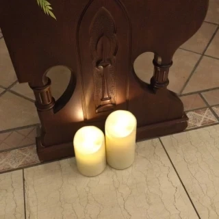 ゲストの席の横のキャンドルの装飾(左側)