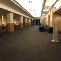 披露宴会場入り口前、奥側から