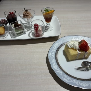デザートビュッフェの試食です。美味しかったです。
