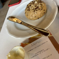 結婚式後の食事、パンです。