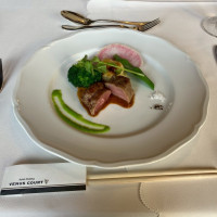 結婚式後の食事、肉料理です。