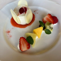 結婚式後の食事、デザートです。