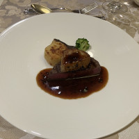 中間層のコースのお肉料理です