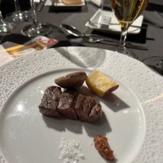 炭火焼　神戸牛ミスジです