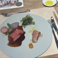 お肉料理を2ついただきましたが、どちらも大変美味しかったです