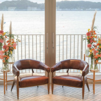 装花と椅子がうまくマッチしてます