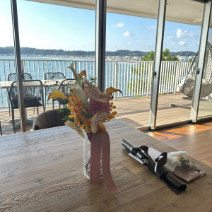 出番待ちのブーケ|737756さんのTHE HARBOR TERRACE（ザ ハーバー テラス）の写真(2529618)