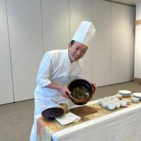 料理長が料理の説明や仕上げをして下さりゲストから好評でした