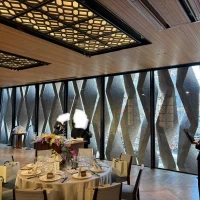 2階の披露宴会場。光の入り方がとにかく綺麗