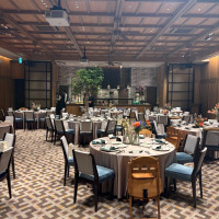 地下の披露宴会場。オープンキッチンは隠して途中でオープンも可