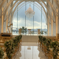 午後雨が降って暗くなった時のチャペル。少しオレンジ味が強い