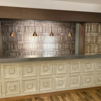 披露宴会場後ろにある食事提供窓口