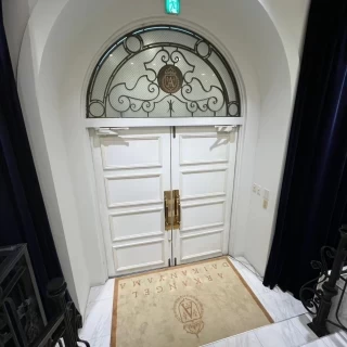 挙式会場から外へ出る扉