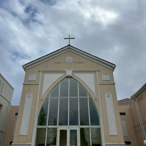 挙式後の大階段でのフラワーシャワーがとても良かったです。|738176さんのララシャンス 太陽の丘の写真(2564422)