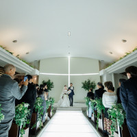 緑と木のナチュラルなチャペル