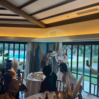 窓があり外を見ながら楽しめました！
ケーキバイトは巨大でした