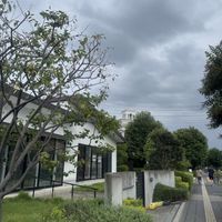 新しい披露宴会場は道路に面しています