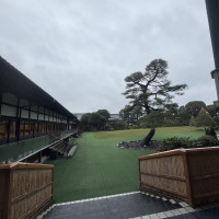 隅々まで手入れされた庭園