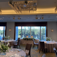 緑豊かな皇居を背に披露宴ができます