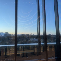 外は皇居の緑が豊かで素敵です