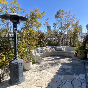 挙式会場外のベンチ|738295さんのルシェルブラン表参道の写真(2561326)