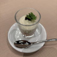 先付け　蟹身とムース　キャビア