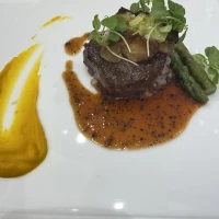 メインのお肉は絶品でした。