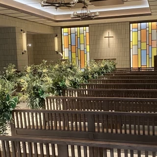 挙式会場。ステンドグラスが綺麗でした。