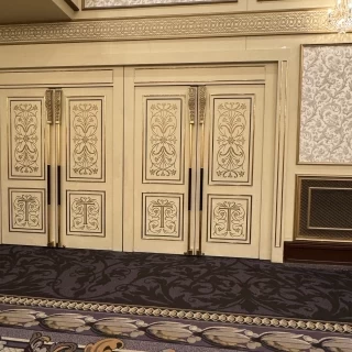 披露宴会場開き扉