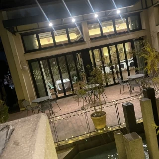 待合室のテラスになります
夜になるとライトアップされ綺麗です