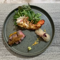 オマール海老、ローストビーフ、鯛寿司
