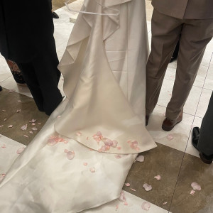 生花フラワーシャワーができる。|738531さんの山手迎賓館（神戸）/テイクアンドギヴ・ニーズウェディングの写真(2376973)