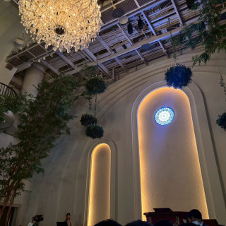 天井の高いチャペル。
シャンデリアとパイプオルガン素敵です。