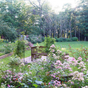 たくさんの花が咲き誇るガーデン|738812さんのTHE NIDOM RESORT WEDDING  ニドムリゾートウエディングの写真(2581577)