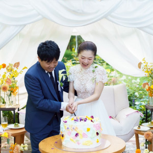 ゲストみんなで作ったペイントケーキに入刀|738812さんのTHE NIDOM RESORT WEDDING  ニドムリゾートウエディングの写真(2581568)