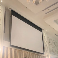 披露宴会場のスクリーンも大きくて見やすいです。