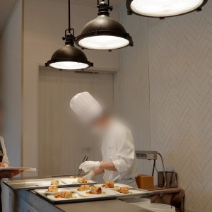 目の前でシェフによるお料理説明や提供|738998さんのTHE CLASSICA BAY RESORT （ザ クラシカ ベイリゾート）の写真(2568949)