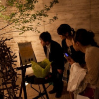 お花先生のモニュメントと、ウェルカムボード（友人作）