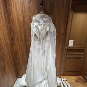 貸衣装は3着試着
試着室には大きな鏡もある|739000さんの小さな結婚式 表参道店の写真(2440546)