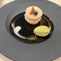 デザート ムースとピスタチオアイスクリーム