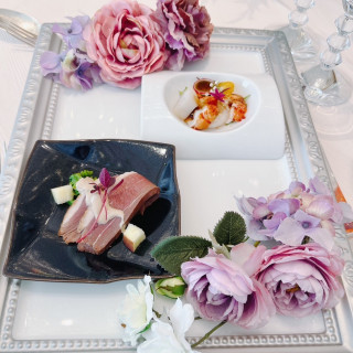 お花を添えて料理を提供してくれました。